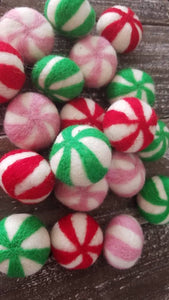 Felt peppermint. Felt candy. Felt Christmas candy. Felt balls. Pepermint decor. 5 pieces