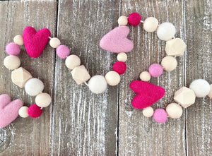 Pink heart garland. Valentine garland. Felt hearts. Valentines decor. Heart banner. 5.5ft
